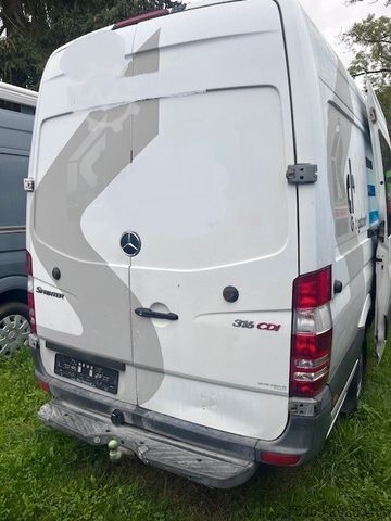 Kastenwagen hoch MERCEDES-BENZ Sprinter 316 CDI Mixto mit Regaleinbauten & AHK