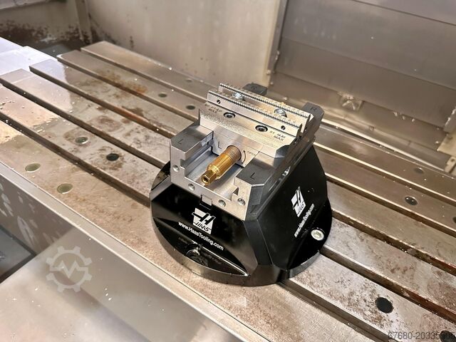 Centre d'usinage vertical à 5 axes HAAS VF-4SS