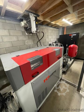 Kombinovana mašina za sečenje vodenim mlazom i plazmom TCI BP-C 4020 Combi