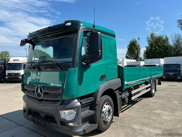 Vrachtauto met open laadbak MERCEDES-BENZ ACTROS 1833 L Pritsche 7,45 m offen*AHK