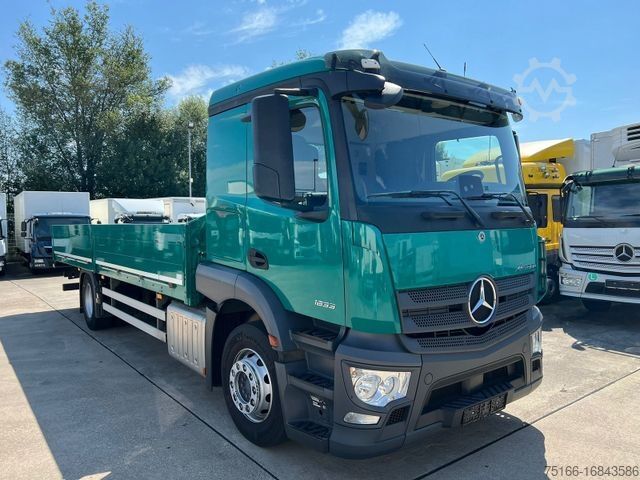 Vrachtauto met open laadbak MERCEDES-BENZ ACTROS 1833 L Pritsche 7,45 m offen*AHK