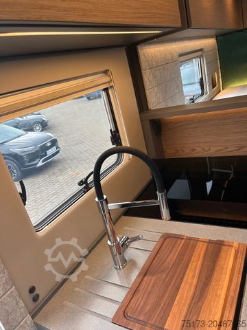 Semi-integrated camper NIESMANN+BISCHOFF iSmove 6.9E Aut.  Clou Line Design