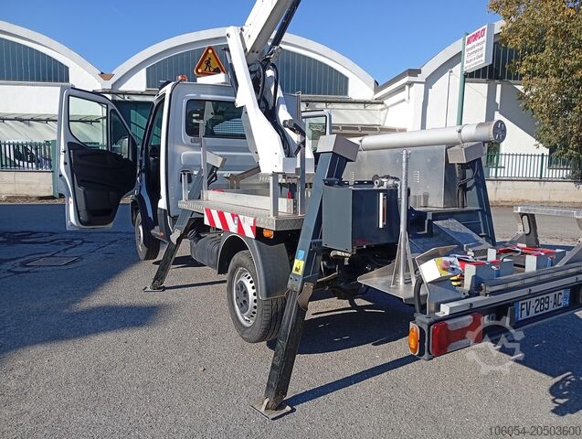 Furgón con plataforma elevadora Iveco Daily 35