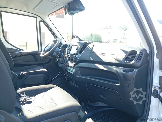 Furgón con plataforma elevadora Iveco Daily 35