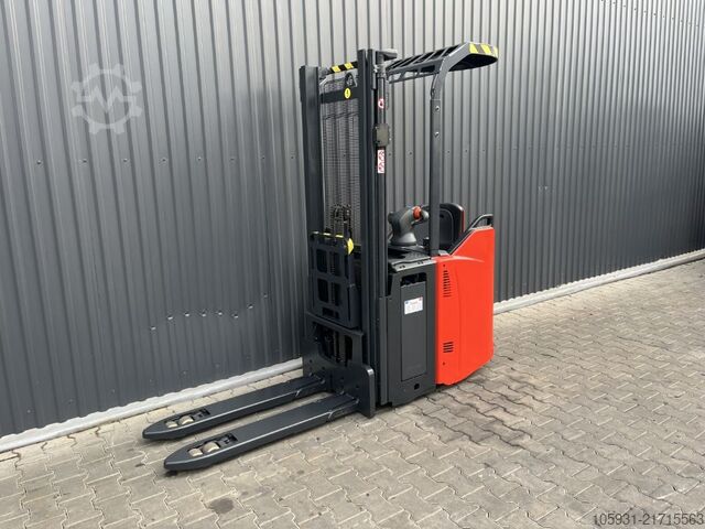 Stivuitor cu stivuitor stand-on Linde D14SP