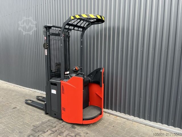 Stivuitor cu stivuitor stand-on Linde D14SP