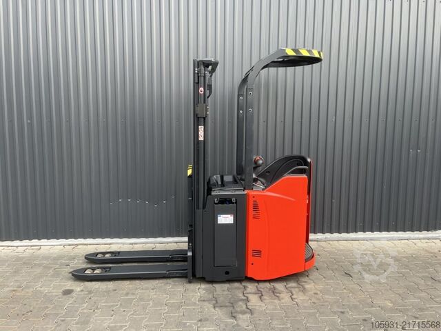 Stivuitor cu stivuitor stand-on Linde D14SP