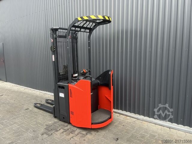 Stivuitor cu stivuitor stand-on Linde D14SP