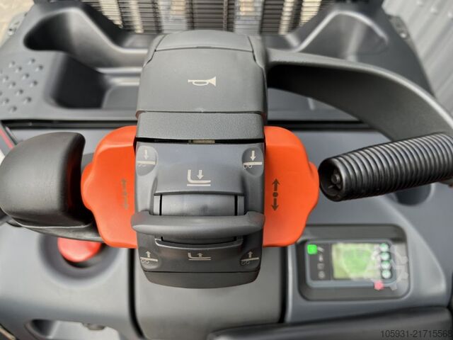 Stivuitor cu stivuitor stand-on Linde D14SP
