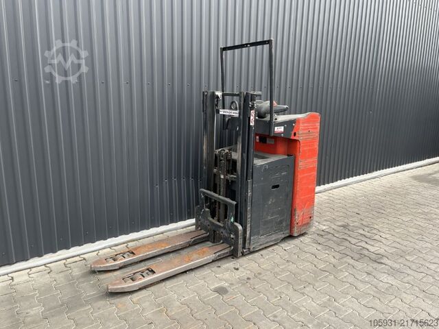 Stand-on gaffeltruck Linde D12SF