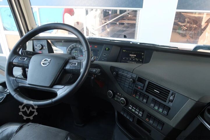 Standard-SZM Volvo FH 16.650 6X4/ RETARDER/ PTO/ 2X TANK/ PARK AIRCO