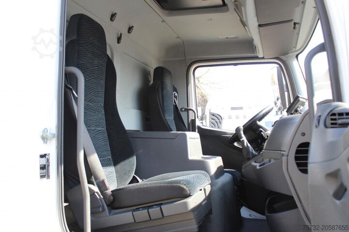 Vrachtwagen met bakwagen Mercedes-Benz Atego 1321 E6 Koffer Klima Kamera Schalter LBW