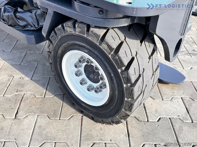Čtyřcestný vysokozdvižný vozík Combilift C4000 / TRIPLEX / 4900MM / GAS