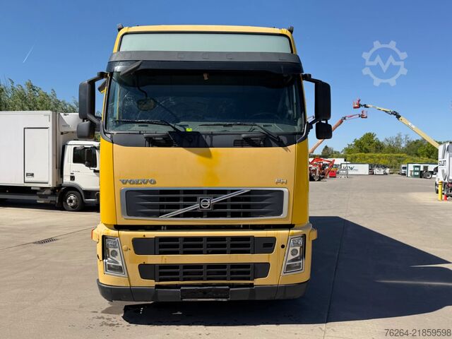 Koffer Volvo FH 440 EURO5 (2)