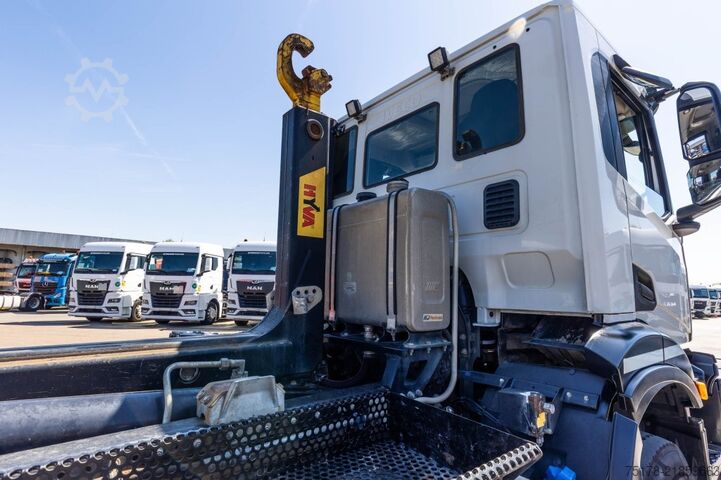 Hook arm system IVECO X-WAY 460