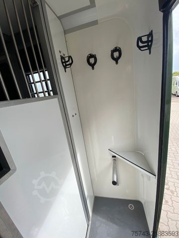 Állatszállító jármű RENAULT Master STX 5 Sitzer Haras ex. Lang Automatik