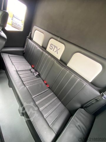 Állatszállító jármű RENAULT Master STX 5 Sitzer Haras ex. Lang Automatik