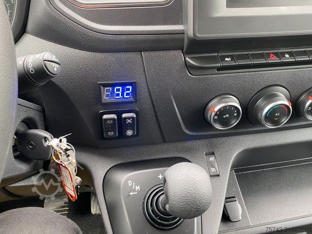 Állatszállító jármű RENAULT Master STX 5 Sitzer Haras ex. Lang Automatik