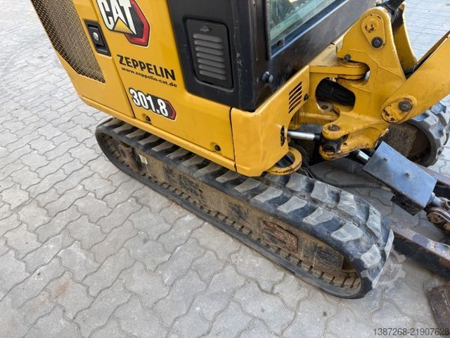 Mini ekskavatör CATERPILLAR 301.8 / 2021 BJ / 1.870 H/ 2 x Löffel/Powertilt