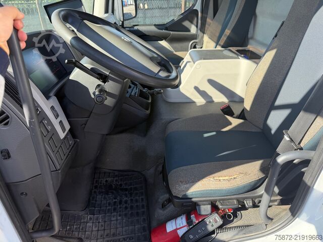 Vrachtwagen met bakwagen Volvo FL 250 16T FURGON EURO 6