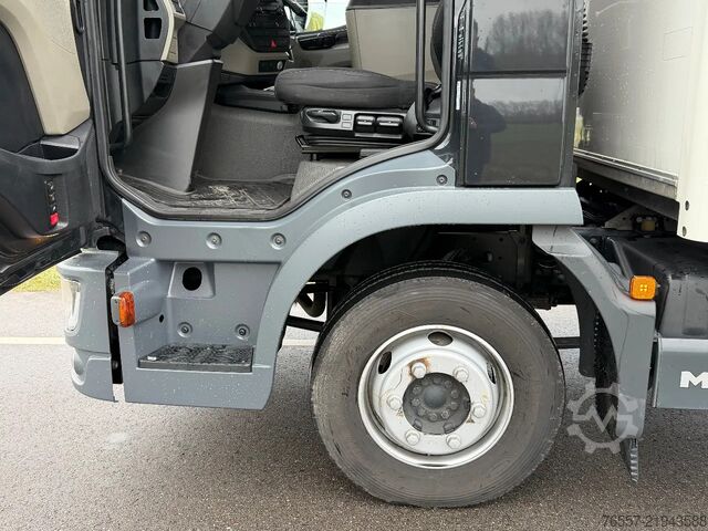 Kuffert JUNGE FAHRZEUGBAU GMBH TGL 12.250 TGL EURO6. 10-2023.