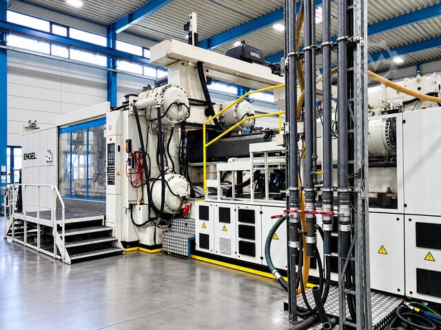 Spritzgießmaschine ENGEL DUO 11050/2300
