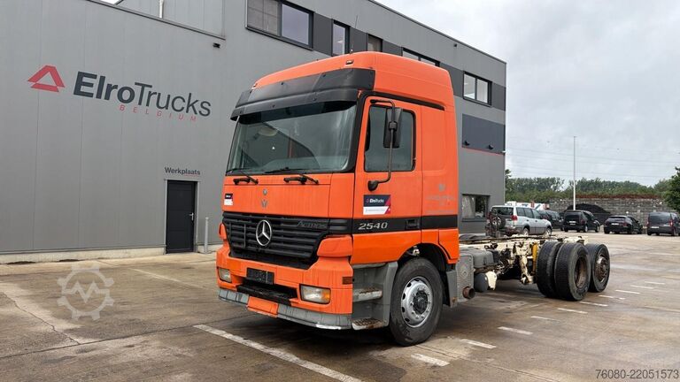 Châssis cabine Mercedes-Benz Actros 2540 (DEVANT LAMES / STEEL FRONT / 6X2 /...