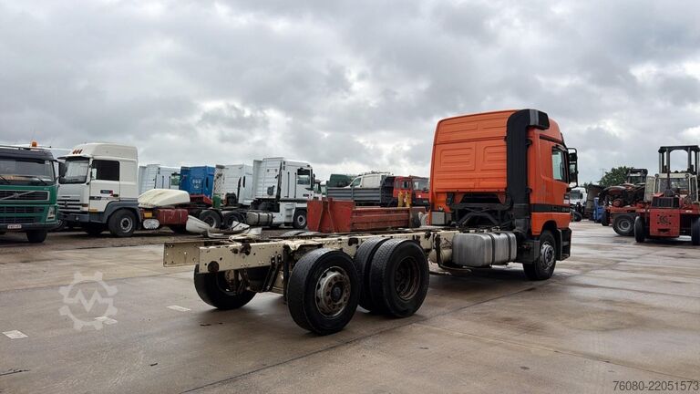 Châssis cabine Mercedes-Benz Actros 2540 (DEVANT LAMES / STEEL FRONT / 6X2 /...