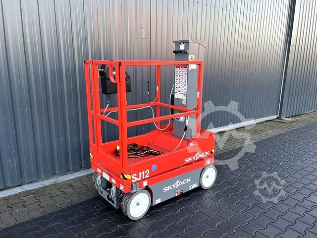 Ridicare verticală Skyjack SJ12