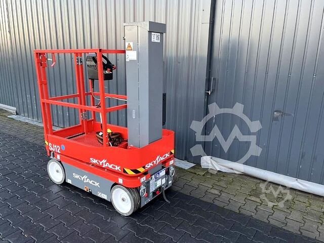 Ridicare verticală Skyjack SJ12
