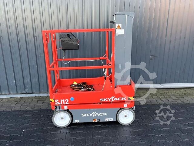 Ridicare verticală Skyjack SJ12