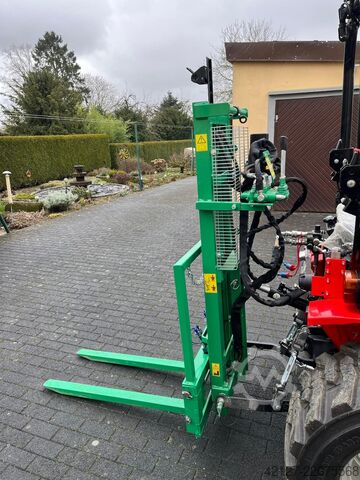 Traktor hátsó emelővillával és talajmaróval Fieldtrac 918 D
