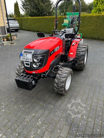 Traktor hátsó emelővillával és talajmaróval Fieldtrac 918 D