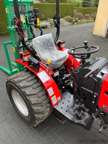 Traktor hátsó emelővillával és talajmaróval Fieldtrac 918 D