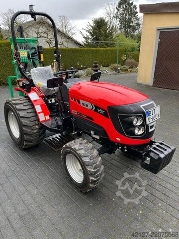 Traktor hátsó emelővillával és talajmaróval Fieldtrac 918 D