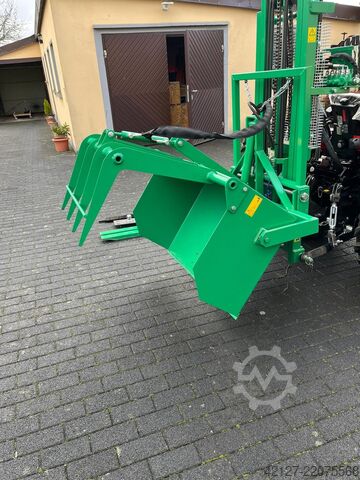 Traktor hátsó emelővillával és talajmaróval Fieldtrac 918 D