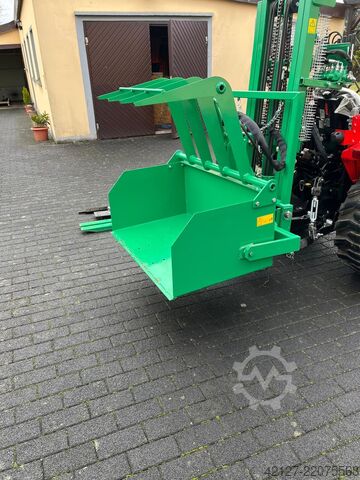 Traktor hátsó emelővillával és talajmaróval Fieldtrac 918 D