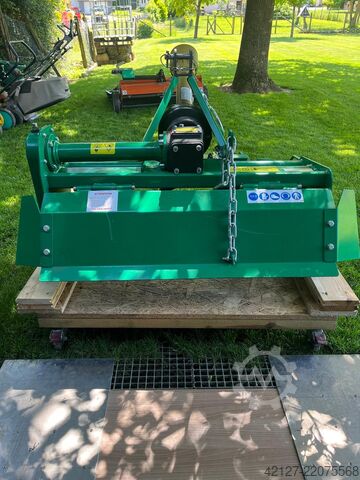 Traktor hátsó emelővillával és talajmaróval Fieldtrac 918 D