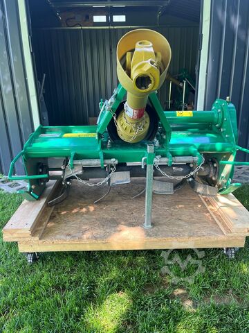 Traktor hátsó emelővillával és talajmaróval Fieldtrac 918 D