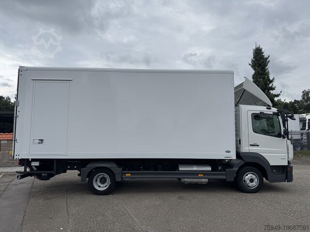 Atego 818 dobozos 6,15m, hátfalemelő 1,5t, automata. Mercedes-Benz Atego 818 Koffer 6,15m LBW 1,5to. Autom.