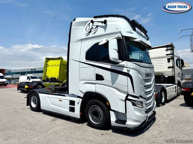 Standard nyergesvontató Iveco S-Way 570 Full Air