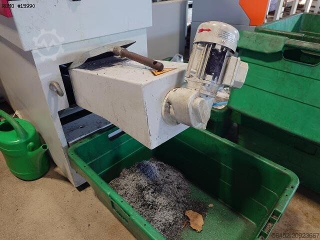 Sav BEHRINGER HBE321 A Dynamic
