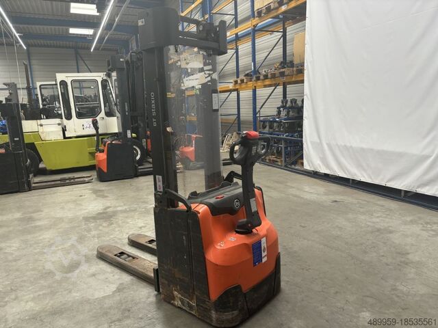 Hoogheffende truck BT Hochhubwagen SWE 145