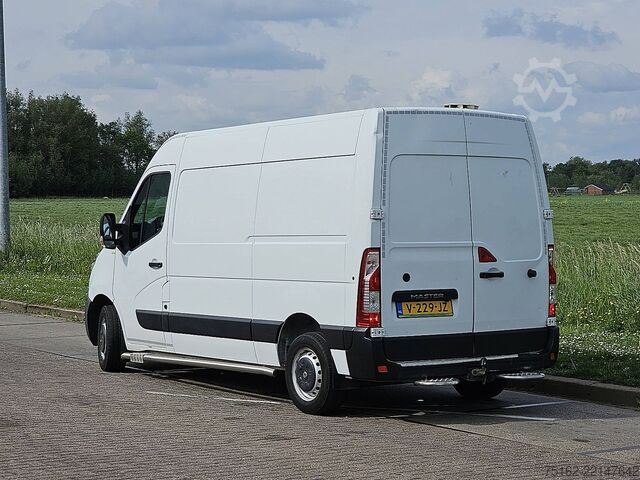 High-roof van RENAULT MASTER 2.3 L2H2 Navi Trekhaak!