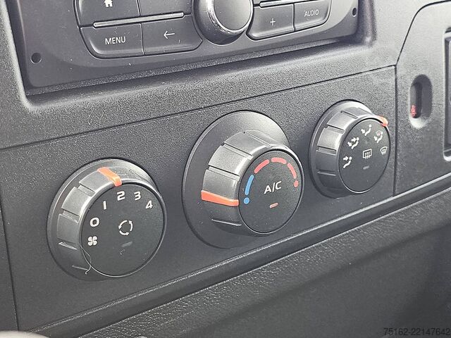 High-roof van RENAULT MASTER 2.3 L2H2 Navi Trekhaak!