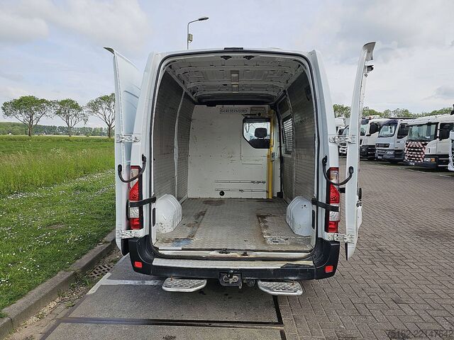 High-roof van RENAULT MASTER 2.3 L2H2 Navi Trekhaak!