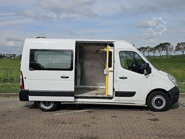 High-roof van RENAULT MASTER 2.3 L2H2 Navi Trekhaak!