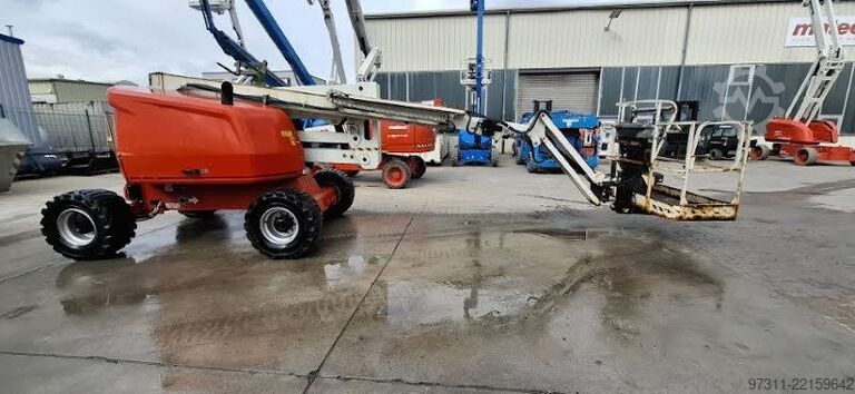 Przegubowa teleskopowa platforma robocza JLG 520AJ