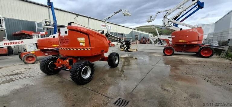 Przegubowa teleskopowa platforma robocza JLG 520AJ