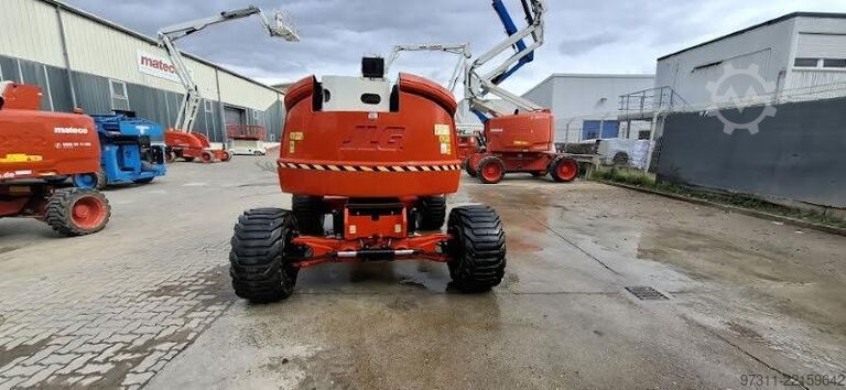 Przegubowa teleskopowa platforma robocza JLG 520AJ